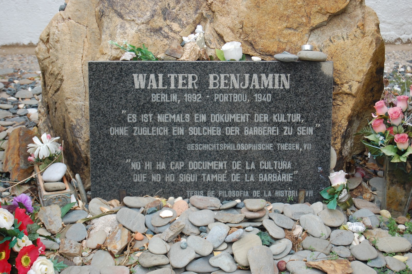 Memortabulo al Walter Benjamin, hieraŭ en la tombejo de Portbou